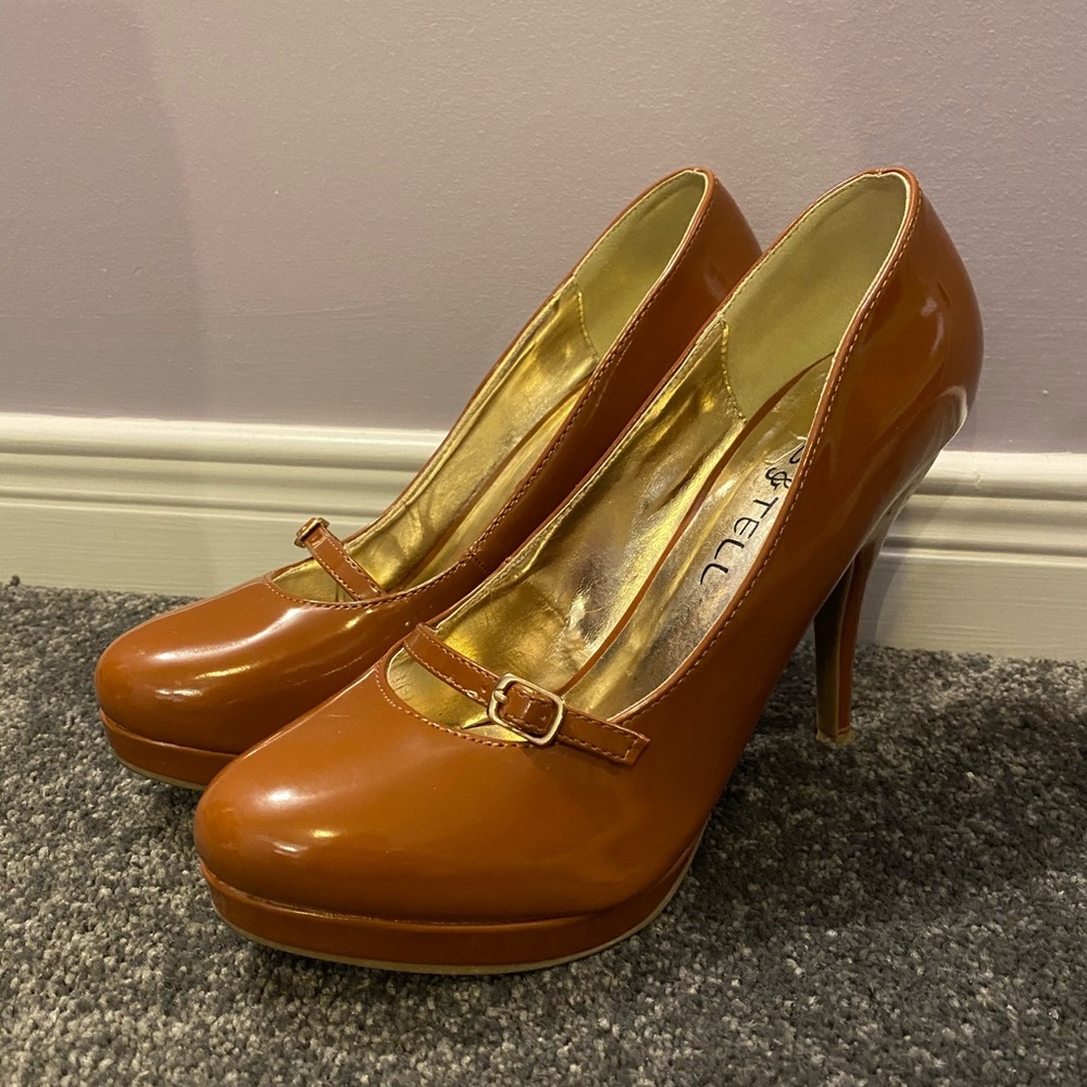 Cognac patent Mary-Jane plateform pumps. - Picture 1 of 4